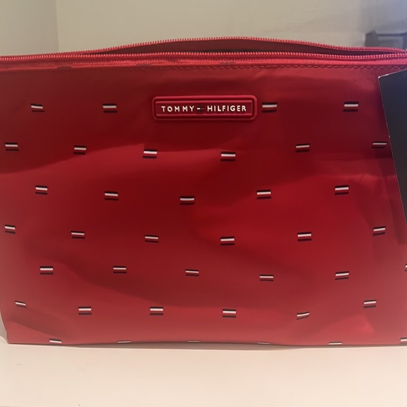 Tommy Hilfiger bag New with Tags - Picture 3 of 4